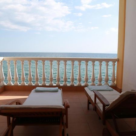 George & Katerina Houses Paralia Dionisiou Exterior foto