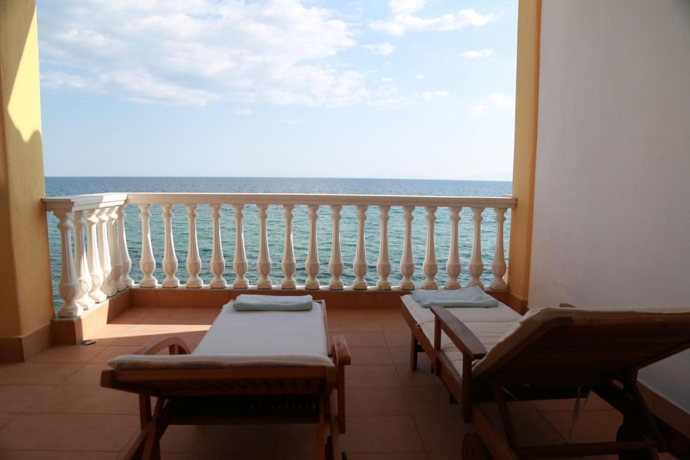 George & Katerina Houses Paralia Dionisiou Exterior foto